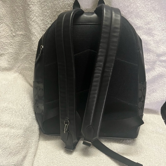 Coach West Backpack In Signature Canvas - Picture 2 of 7